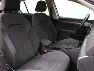 Volkswagen Golf 1.5 eTSI  | Pano | IQ.light | Winter pakket | Org. NL / 23