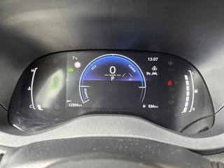 Toyota Yaris 1.5 Hybrid 115 First Edition Adaptive cruise ctrl / 15