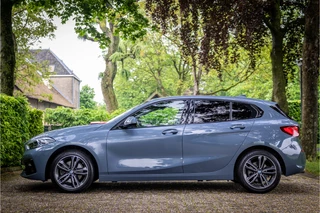 BMW 1 Serie 118i Executive Sport Line  Individual Storm Bay Shadow / 4