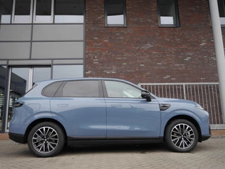 Leapmotor B10 Design ProMax 67.1 kWh Licht interieur | Wltp 434km | 750kg trekgewicht | Stoel en stuur verwarming | 360 graden camera | Lederen bekleding | Panoramadak | Led | Regensensor | Sfeerverlichting | Elektrisch verstelbare voorstoelen / 2