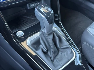 Volkswagen T-Roc 1.5 TSI 150pk DSG R-Line Camera | Keyless | Elek. Achterklep | Dode hoek | Rijklaar incl. 1 jaar Bovag garantie / 23