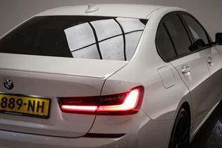 BMW 3-serie 318i M-Sport Executive Edition | AUDIO MEDIA- PACK | DRAADLOZE LADER | DAB | APPLE | CAMERA | 19" / 22