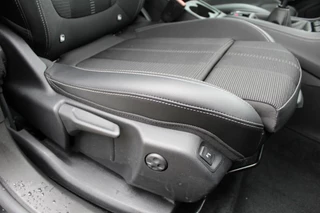 Opel Grandland 1.2T 130PK  | Winterpack | Cruise control | Bluetooth | Parkeersensoren / 31