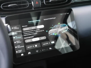 Leapmotor T03 Design 37.3 kWh | Nieuwe auto | Snel leverbaar! | Actieradius van 265 km (WLTP) Gecombineerd | Camera | Panoramadak | Adaptive cruise control | Dodehoek detectie | Lichtmetalen velgen / 25