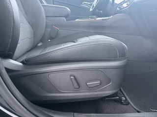 Kia Sportage 1.6 T-GDi Plug-in Hybrid AWD DynamicPlusLine  €5.000,- voordeel - Schuif-/Kanteldak - Apple Carplay/Android Auto - Stoel-/Stuurverwarming - Privacy Glass 7 Jaar of 150.000km Fabrieksgarantie / 42