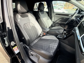 Volkswagen T-Roc 1.5 TSI R-Line Edition  | LED | Keyless | Virtual Cockpit | Apple/Android | Adapt Cruise | PDC v+a incl. camera / 32