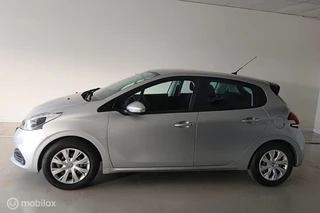 Peugeot 208 1.2 Active / 6