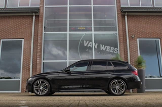 BMW 3-serie Touring 320i M Sport Edition | 2e eigenaar | NL auto | Camera | HiFi audio | Stoelverwarming | DAB | Head-up | Cruise control | LED | Park Assistant | PDC | Navigatie / 7