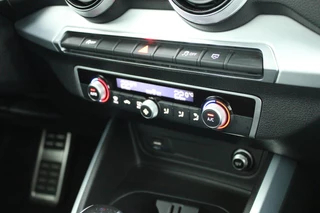 Audi Q2 35 TFSI 150pk S Edition Panoramadak Keyless Virtual Cockpit LED Koplampen S-Line / 32