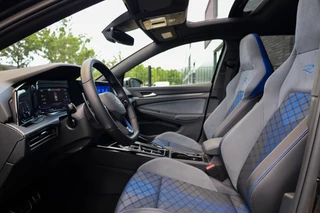 Volkswagen Golf 2.0 TSI R 4Motion  | PANO | AKRAPOVIC | DODE HOEK | STUURVERW | IQ-LIGHT | / 16