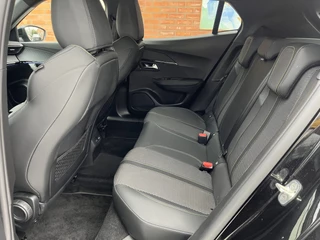 Peugeot 2008 Hybrid Automaat 145 GT  | Camera voor + achter | Keyless | €540,- p.m. Private Lease! | 8 jaar We Care garantie | / 10