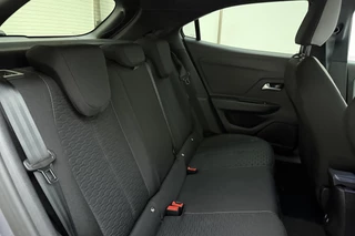 Opel Mokka Electric Business Edition 54 kWh | Stoelverwarming | Climate control | Stuurverwarming | Lichtmetalen velgen / 15