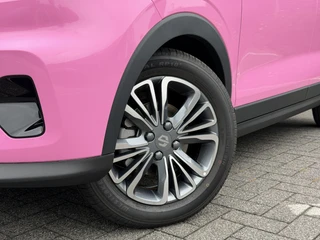 Leapmotor T03 Design 37.3 kWh 95PK Automaat Roze Wrap, Navigatie, Camera achter, Parkeerhulp achter, Audio, Keyless Start, Lichtmetalen velgen / 2