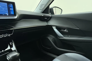 Peugeot 2008 1.2 Turbo 100pk Allure | Trekhaak | Navigatie | Achteruitrijcamera | Climate control | Parkeersensoren | Lichtmetalen velgen / 28