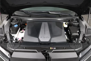 Kia EV6 Light Edition 63 kWh - SOH 99,7%  - Navigatie - Adaptive Cruise Control - Stoel/Stuur verwarming - Apple Carplay/Android Auto - Fabrieksgarantie tot 02-2032 / 36