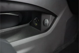 Omoda 5 EV Premium 61 kWh *DEMO* - Full Options! - Stuur-/stoelverwarming - Draadloze Apple Carplay of Android Auto - Schuif-/kanteldak - 7 jaar of 150.000km Fabrieksgarantie / 51