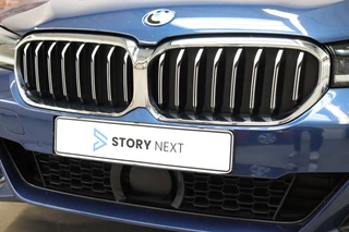 BMW 5 Serie Touring 530e High Executive M Sport Pakket Automaat  / Live Cockpit Professional / SOH 87% / Panoramadak / Trekhaak / Driving Assistant Professional / Comfortstoelen / Laserlight / Head-Up Display / Adaptief Onderstel / DAB / Parking Assistant / Hifi / 11