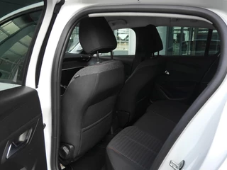 Peugeot 208 1.2 PureTech Active Pack | Lichtmetalen velgen | Parkeersensoren achter | Airconditioning | Cruise control | Getint glas / 9