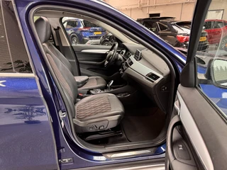BMW X1 sDrive18i Executive | X-line | Pano | Navi | Camera | Keyless | Elektr achterklep | Stoelverwarming | Elektr stoelen / 25