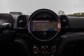MINI Countryman Mini 1.5 Cooper S E ALL4 Chili  | SOH 99% | Pano | Head-up / 33