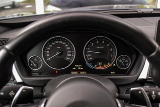 BMW 3-serie Gran Turismo 320i High Executive | Sport Line | NL auto | Keyless entry | Panoramadak | Xenon | HiFi audio | Navigatie Professional | Cruise control | M-sportstuur | PDC / 24