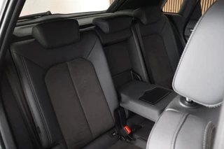Audi Q3 40 TFSI 190pk quattro edition one Trekhaak Camera Keyless Virtual Cockpit Panoramadak Navigatie S-Line / 41