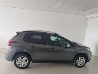 Peugeot 2008 1.2 Style / 7