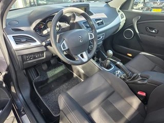 Renault Mégane 1.4 TCe Dynamique | PANO | LEDER | TREKHAAK | NAVI | PDC / 2