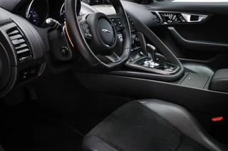 Jaguar F-TYPE 3.0 V6 Coupé | PANORAMADAK | CLIMA | STUURVERWARMING | CAMERA | 19" / 30