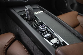 Volvo V60 2.0 B4 Inscription | NL auto | 2e eigenaar | BTW auto | Stuurverwarming | Leer | Cruise control | DAB | Camera | LED | Navigatie | Bluetooth | PDC / 30