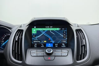 Ford Kuga 1.5 EcoBoost Titanium | Trekhaak | Achteruitrijcamera | Airco | Navigatie | Elektrische achterklep | Cruise control | Start/Stop bediening | Climate control | Parkeersensoren | Lederen/stof interieur | Stuurbediening / 25