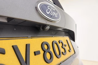 Ford Kuga 1.5 EcoBoost Titanium | Trekhaak | Achteruitrijcamera | Airco | Navigatie | Elektrische achterklep | Cruise control | Start/Stop bediening | Climate control | Parkeersensoren | Lederen/stof interieur | Stuurbediening / 8