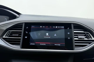 Peugeot 308 SW 1.2T Blue Lease GT | Panorama dak | 18'' Lichtmetalen velgen | Full LED | Trekhaak | Alcantara bekleding | Digitale Cockpit | Apple Carplay & Android Auto | Keyless Entry & Start | Camera | Climate Control | Navigatie | VOL! / 26