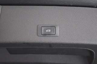 Audi e-tron 55 408pk quattro S edition 95 kWh SOH 94% HUD Elec stoelen Memory Camera ACC S-Line / 42