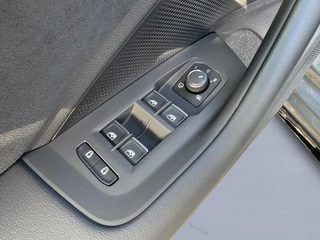 Volkswagen Passat Variant 1.5 eHybrid R-Line Edition 272pk / 5 JR Garantie / Pano / Leer / Trekhaak / H-K / Hud / Keyless / 360 / 22
