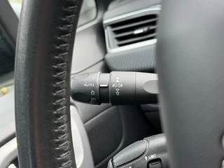 Peugeot 2008 Blue Lion 1.2 PureTech 130PK Navigatie, Parkeersensoren Achter, Panoramadak, Trekhaak, Airco / 19