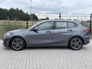 BMW 1-serie 118i Executive Edition | Carplay | PDC | Navi | Sportstuur / 8