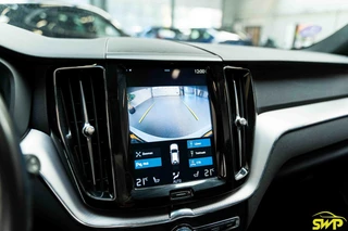 Volvo XC60 2.0 T8 Twin Engine AWD R-Design | Pano | Trekhaak zwenkbaar | Navi | Cam / 7