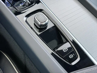 Volvo XC60 2.0 T6 Plug-in hybrid AWD Plus Dark / 44
