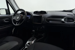 Jeep Renegade 1.3T-e Freedom Automaat | Navigatie | Trekhaak | Camera | Dakrails | Extra getint glas | Lichtmetalen velgen | Parkeerassistent / 18