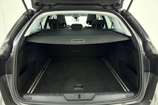 Peugeot 308 SW 1.2 PureTech Blue Lease Premium 130pk | Navigatie | Panoramadak | Climate Control | Trekhaak | Camera | Cruise Control | Parkeersensoren | Apple Carplay - Android Auto / 11