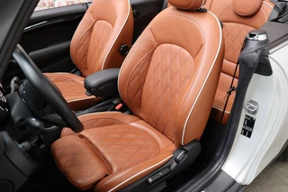 MINI Cooper S Cabrio Chili Automaat  / Navigatiesysteem / Leder / Climate Control / Harman Kardon / Parkeersensoren / LED / Sportstoelen / Windscherm / Cruise Control / 17 Inch / Lichtpakket / Bluetooth / 17