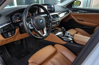 BMW 5-serie Touring 540i xDrive High Executive Luxury-Line | 1e eigenaar | Achterasbesturing | Cruise control adaptief | Apple carplay | Adaptief LED | DAB | Panoramadak | HiFi audio / 13