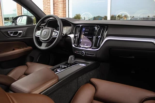 Volvo V60 2.0 B4 Inscription | NL auto | 2e eigenaar | BTW auto | Stuurverwarming | Leer | Cruise control | DAB | Camera | LED | Navigatie | Bluetooth | PDC / 12