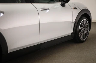 MINI Clubman 1.5 Cooper Business Edition | HALF LEDER | STOELVERWARMING | APPLE | DRAADLOZE LADER | TREKHAAK | 18" / 26