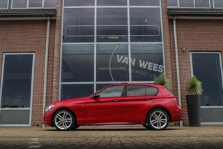BMW 1-serie 125i Business+ | Sport Line | NL auto | Schuif-/kanteldak | Keyless entry | HiFi audio | Stoelverwarming | Xenon | Sportstuur | Navigatie Professional | Bluetooth | PDC / 7