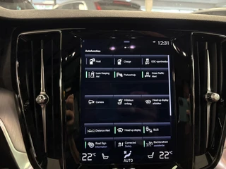 Volvo V60 2.0 T6 Recharge AWD R-Design / 360 camera / Panoramadak / Leder / head-up / Harman-Kardon / 22