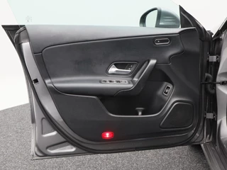Mercedes-Benz CLA-klasse Shooting Brake 180 Business Solution 136 Pk Automaat | Stoelverwarming | Camera | Cruise Control | CarPlay | Climatronic | 16 Inch | 97.722 Km !! / 18