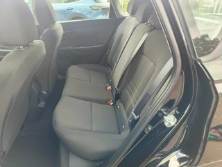 Hyundai Bayon 1.0 T-GDI Comfort Smart  Rijklaar + Fabrieksgarantie “Sinds 1970 | 5.000+ reviews | Score 9,5 | Service zoals ’t hoort” Henk Jongen Auto's in Helmond,  al 50 jaar service zoals 't hoort! / 22