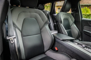 Volvo XC60 2.0 Recharge T8 AWD R-Design  Crystal Parelmoer Harman Kardon Memory Camera / 29